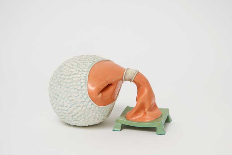 Kathy Butterly, Heavy Head, 2003. Porcelain, earthenware, and glaze, 3 3/8 x 6 x 3 3/4 in. Collection of the artist, New York © 2025 Kathy Butterly. Courtesy the artist and James Cohan, New York. Photo: Alan Weiner.