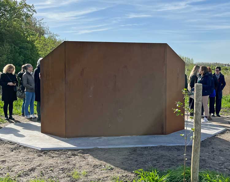 Rear view of Selva Aparicio's bronze sculpture At Rest, Nieuwpoort, Belgium, 2024. Photo: Veronica Simpson.