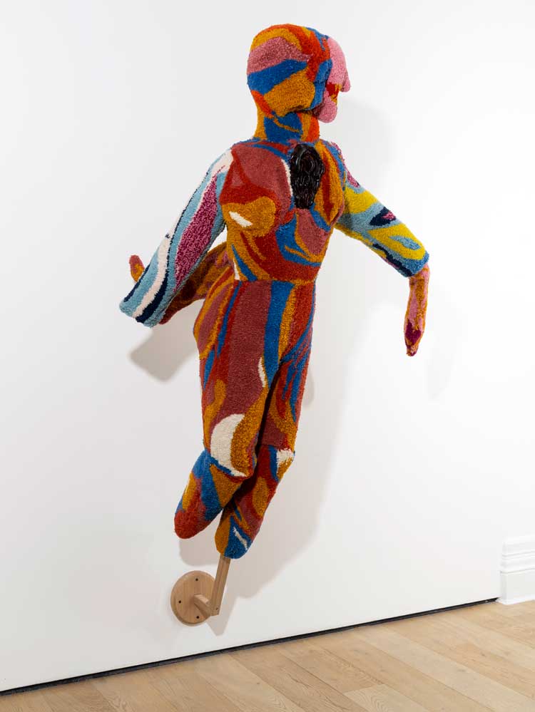 Anna Perach. Expansion X, 2023. Axminster yarn, glass and English oak wood, 215 x 120 x 105 cm. © The Artist.
