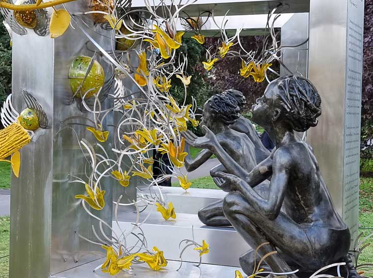 Péju Alatise. Sim and the Glass Birds at Frieze Sculpture, Regent’s Park, London, 2022. Photo: Juliet Rix.