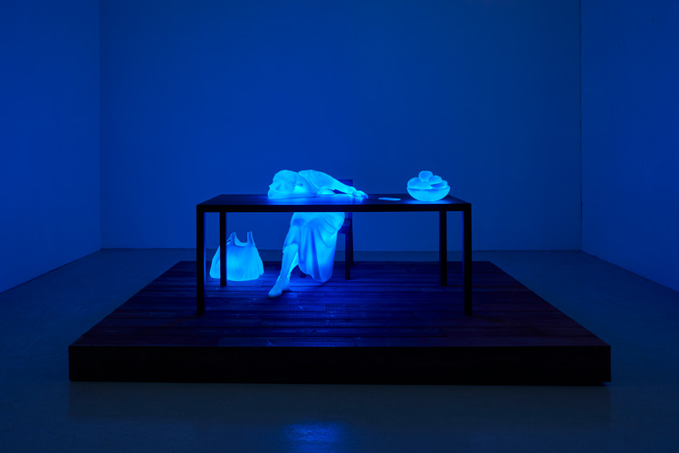 Doug Aitken. All doors open, 2019. Acrylic, LED, wood 94.6 x 304.8 x 213.4 cm (37 1/4 x 120 x 84 in). © Doug Aitken. Courtesy 303 Gallery, New York; Galerie Eva Presenhuber, Zürich; Victoria Miro, London/Venice; and Regen Projects, Los Angeles.