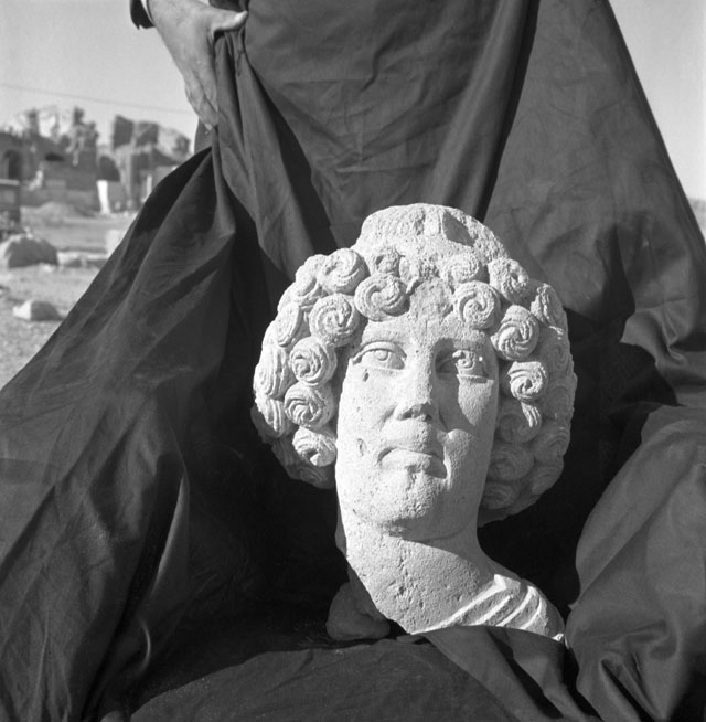 Latif Al Ani. Stolen head that was not retrieved, Hatra, c1960s. B+W digital print on Hahnemühle Baryta Fine Art paper, 25 x 25 cm. © The artist and the Arab Image Foundation, Courtesy the Ruya Foundation.
