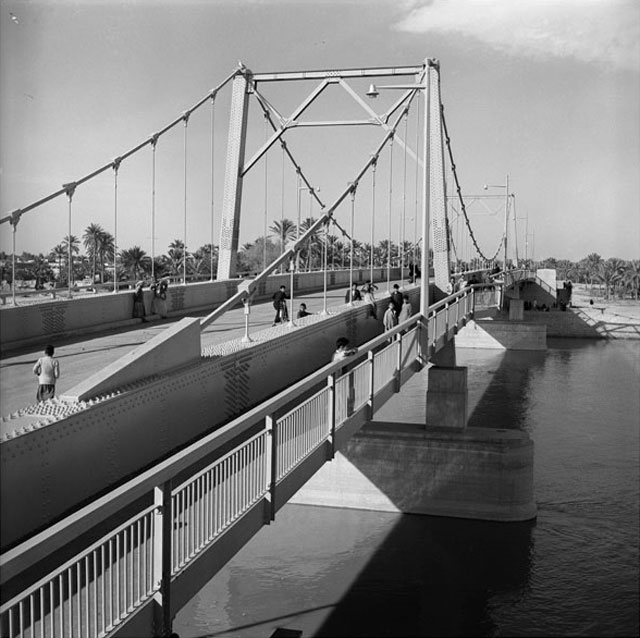 Latif Al Ani. Al Malak, Baghdad, 1964. B+W digital print on Hahnemühle Baryta Fine Art paper, 25 x 25 cm. © The artist and the Arab Image Foundation, Courtesy the Ruya Foundation.