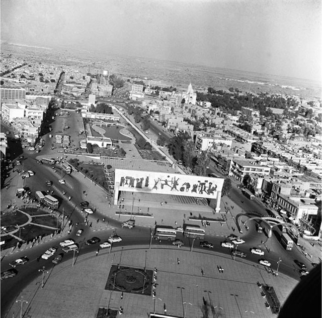 Latif Al Ani. Tahrir Square, Baghdad, 1962. B+W digital print on Hahnemühle Baryta Fine Art paper, 25 x 25 cm. © The artist and the Arab Image Foundation, Courtesy the Ruya Foundation.