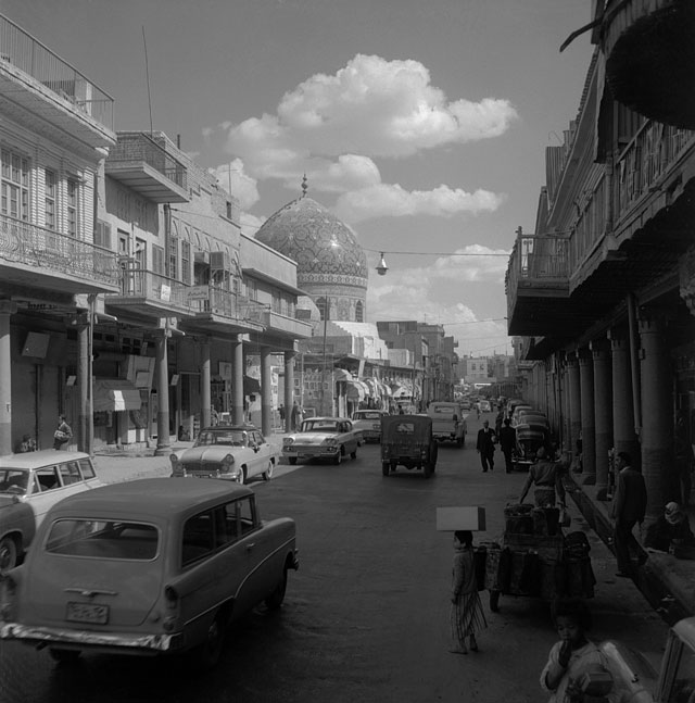 Latif Al Ani. Rashid Street, Haydarkhana, 1961. B+W digital print on Hahnemühle Baryta Fine Art paper, 25 x 25 cm. © The artist and the Arab Image Foundation, Courtesy the Ruya Foundation.