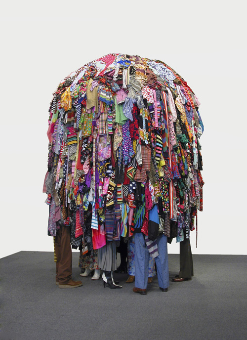 Guerra de la Paz. Nine 2007. Mixed media sculptural installation, 365.8 x 213.3 x 213.3 cm. Courtesy of the Saatchi Gallery, London. ©Guerra de la Paz, 2009.