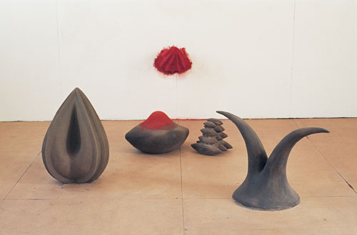 Anish Kapoor. Red in the Centre, 1982. Mixed media and pigment, dimensions variable. National Museums Liverpool, Walker Art Gallery, Purchased 1982. © the artist 2011.