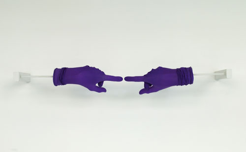 Anri Sala. Title Suspended, 2008. Résine, nitrille, moteur électrique, 67 × 110 × 36 cm. © Centre Pompidou, Mnam-Cci. © Photograph: Florian Kleinefenn.