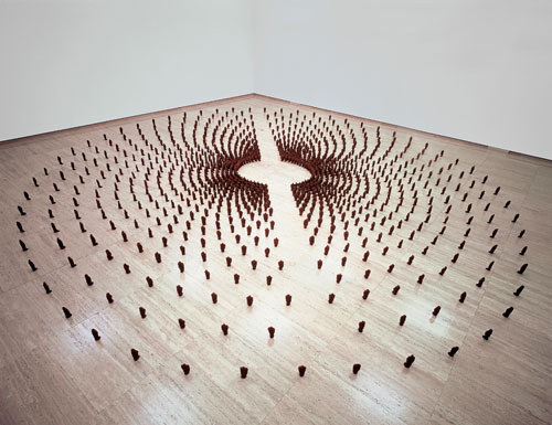 Antony Gormley. Field for the Art Gallery of New South Wales, 1989. Terracotta, 23 x 1,140 x 1,050 cm. Collection Art Gallery of New South Wales, Sydney, Australia. © Antony Gormley.