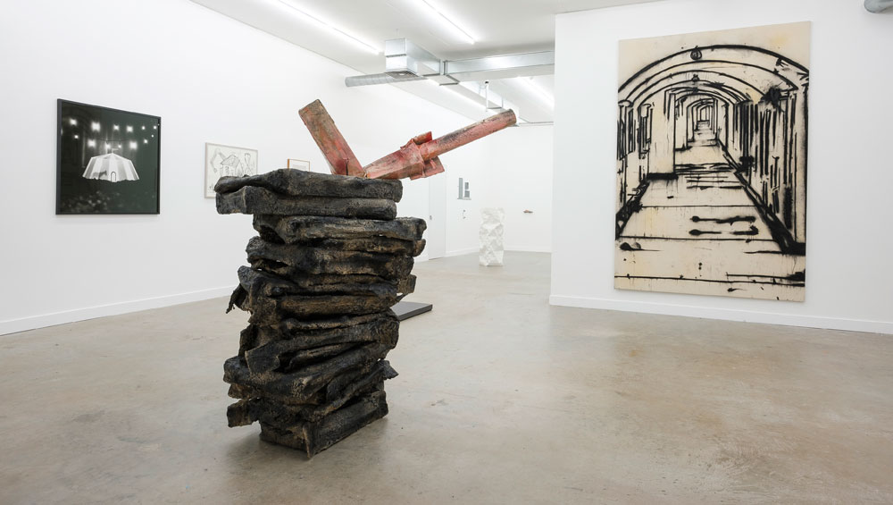 Phyllida Barlow. Untitled: stackboxtube2015, 2015, Cardboard, plywood, scrim, cement, plaster, tape, paint, spray paint, PVA, 174 x 80 x 105 cm. Photograph: Alex Delfanne.
Courtesy of the Artist and Hauser & Wirth.