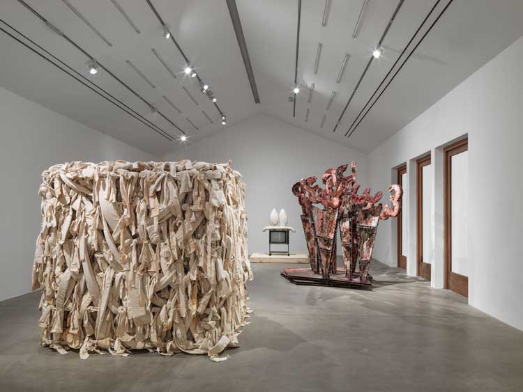 Left: Shedmesh. Installation view, Phyllida Barlow. Unscripted, Hauser & Wirth Somerset, 2024. © Phyllida Barlow Estate. Courtesy Phyllida Barlow Estate and Hauser & Wirth. Photo: Ken Adlard.