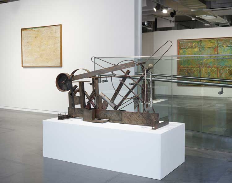 Frank Bowling. Hrund, 1988. Welded steel, 84 x 122 x 40 cm. Installation view: Frank Bowling and Sculpture, The Stephen Lawrence Gallery, University of Greenwich, London, 15 July – 3 September 2022. © Frank Bowling. All rights reserved DACS 2022. Courtesy the artist. Photo: Peter Mallet.