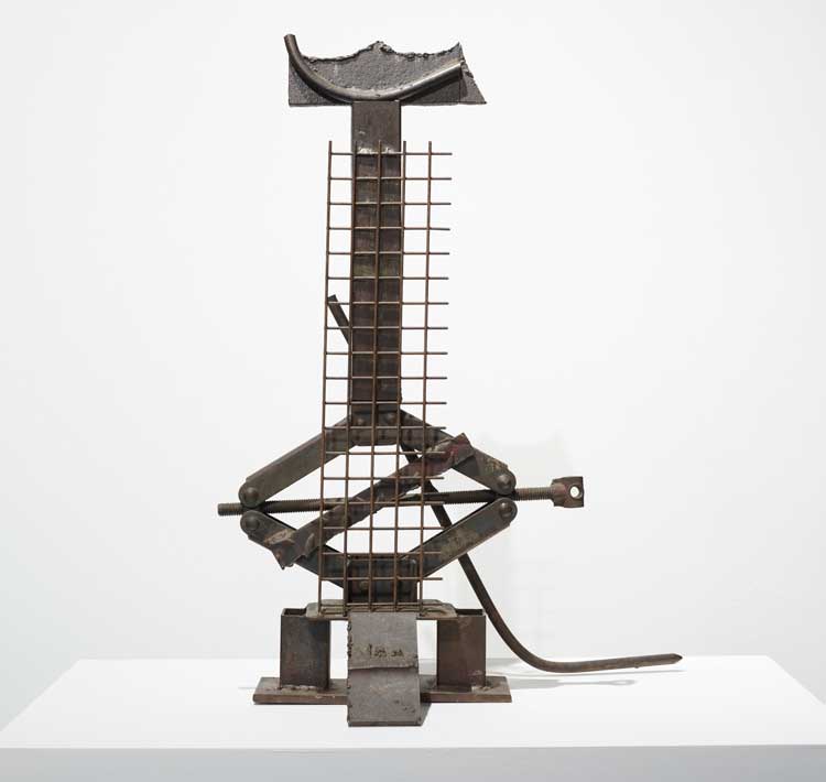 Frank Bowling. King Crabbé, 1988
Welded steel, 68 x 50 x 30 cm. Installation view: Frank Bowling and Sculpture, The Stephen Lawrence Gallery, University of Greenwich, London, 15 July – 3 September 2022. © Frank Bowling. All rights reserved DACS 2022. Courtesy the artist. Photo: Peter Mallet.