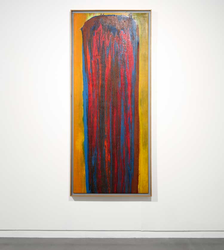 Frank Bowling. Sentinel, 1976. Acrylic on canvas, 172.72 x 71.12 cm. Installation view: Frank Bowling and Sculpture, The Stephen Lawrence Gallery, University of Greenwich, London, 15 July – 3 September 2022. © Frank Bowling. All rights reserved DACS 2022. Courtesy the artist. Photo: Peter Mallet.