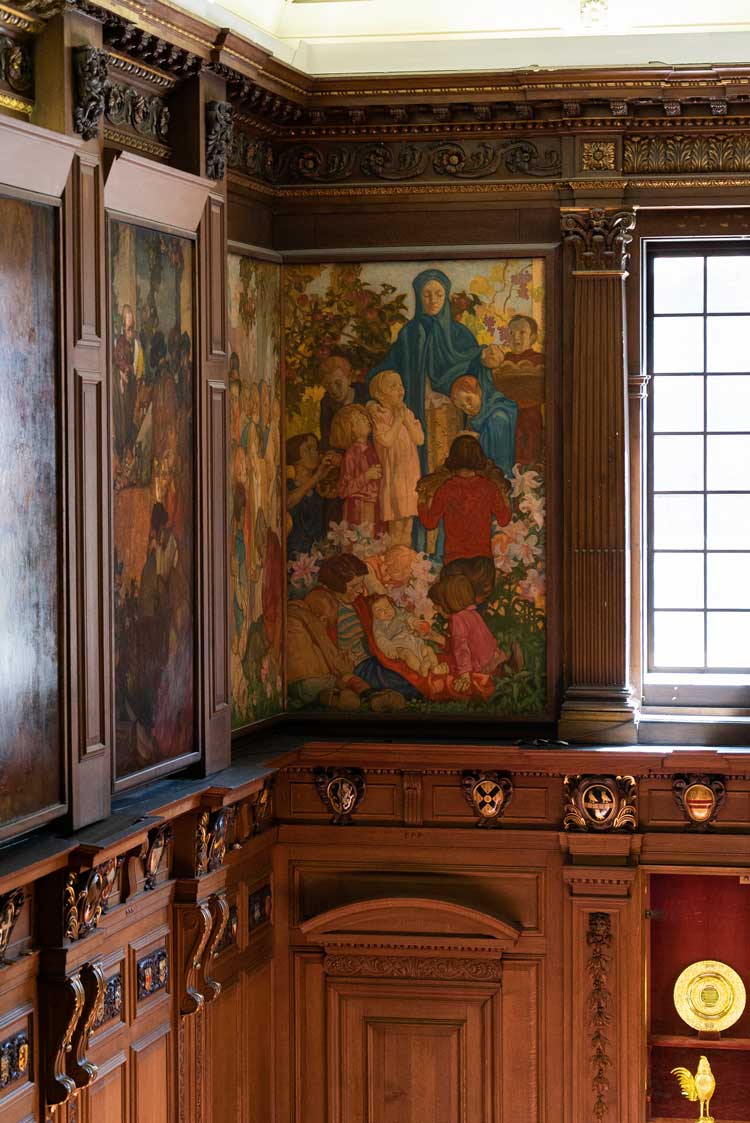 Frank Brangwyn, Charity. Oil on canvas, 289.6 x 152.4 cm. Banqueting Hall of the Worshipful Company of the Skinners, London. Photo: Worshipful Company of the Skinners.