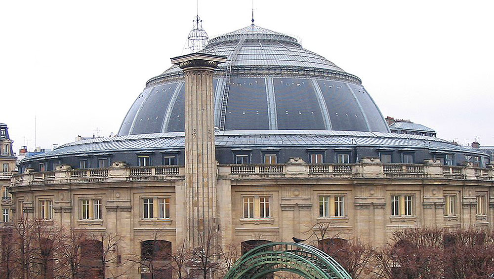 Bourse de Commerce (The metal and glass dome was installed in 1812 and renovated by Tadao Ando Architect & Associates, Niney and Marca Architects, Agency Pierre-Antoine Gatier), Paris. Photo: Indefini, Public domain, via Wikimedia Commons.