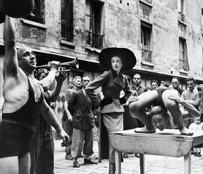Cristóbal Balenciaga at work, Paris, 1968. Photograph by Henri Cartier-Bresson © Henri Cartier-Bresson, Magnum Photos.