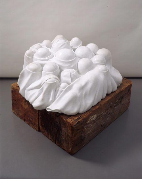 Louise Bourgeois. Cumul I, 1968. Marble, wood plinth 51 x 127 x 122 cm. Fonds National d‚art contemporain. Attribution au Musée National D'art moderne, Centre Pompidou en 1976. Centre Pompidou, Paris. Musée National D'art moderne / Centre de Création Industrielle. © Louise Bourgeois