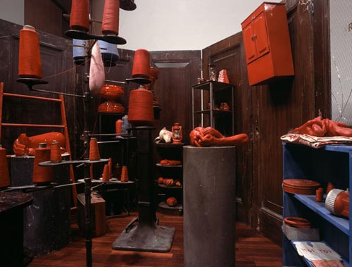Louise Bourgeois. Red Room (Child), 1994. Mixed media 210.8 x 353 x 274.3 cm. Collection Musee D'art contemporain de Montreal. Photo: Marcus Schneider © Louise Bourgeois
