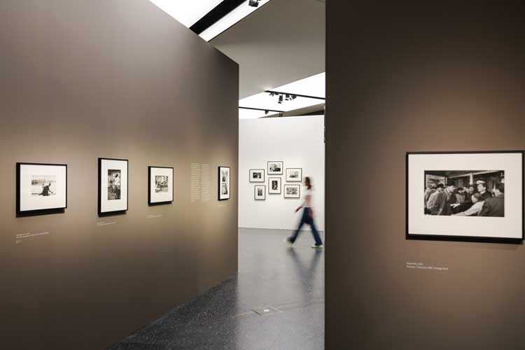 Watch! Watch! Watch! Henri Cartier-Bresson, exhibition view. Photo: Ulrich Perrey.