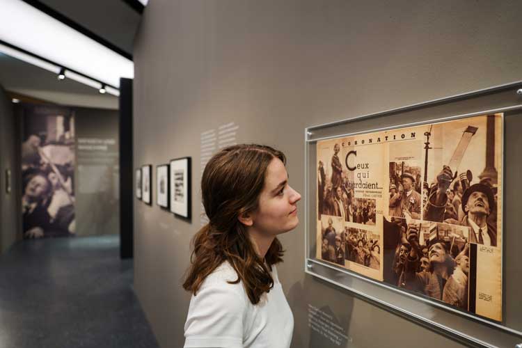 Watch! Watch! Watch! Henri Cartier-Bresson, exhibition view. Photo: Ulrich Perrey.