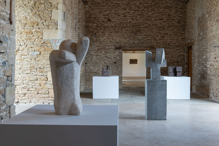Installation view, Eduardo Chillida, Hauser & Wirth Somerset, 2021. Courtesy the Estate of Eduardo Chillida and Hauser & Wirth. Photo: Ken Adlard. © Zabalaga Leku. San Sebastián, VEGAP (2021).