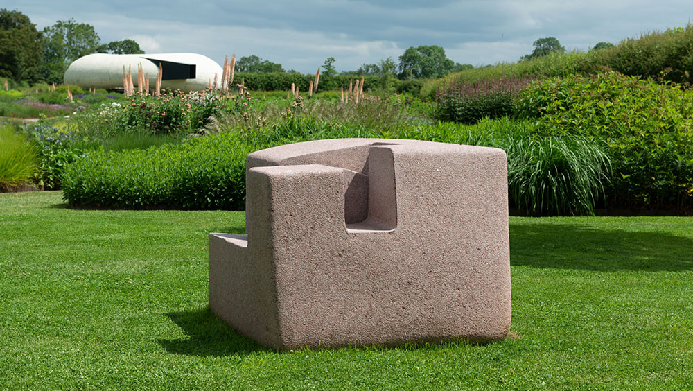 Eduardo Chillida with Lo profundo es el aire, Estela IX [How Pround is the Air; Stele IX], 1989. Granite. Photo: Jordi Belver. © Zabalaga Leku. San Sebastián, VEGAP (2021). Courtesy of the Estate of Eduardo Chillida and Hauser & Wirth.