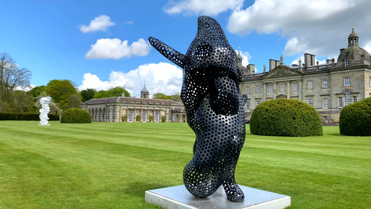 Tony Cragg, Ferryman, 2001. Bronze, 385 x 190 x 120 cm. Installation view, Houghton Hall, Norfolk, 2021. Photo: Martin Kennedy.