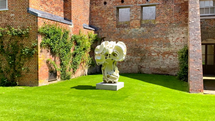 Tony Cragg, Skull, 2017. Aluminium, 190 x 137 x 105 cm. Installation view, Houghton Hall, Norfolk, 2021. Photo: Martin Kennedy.