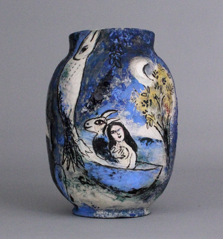 Marc Chagall. The Dream, 1952. Vase, molded piece, white earth, decorated with engobes and oxides, engraved with a knife and dry point, partial enamel with a brush, lined, 33.7 x 23.3 x 23.3 cm. Private collection. © ADAGP, Paris, 2019. © Archives Marc et Ida Chagall, Paris.