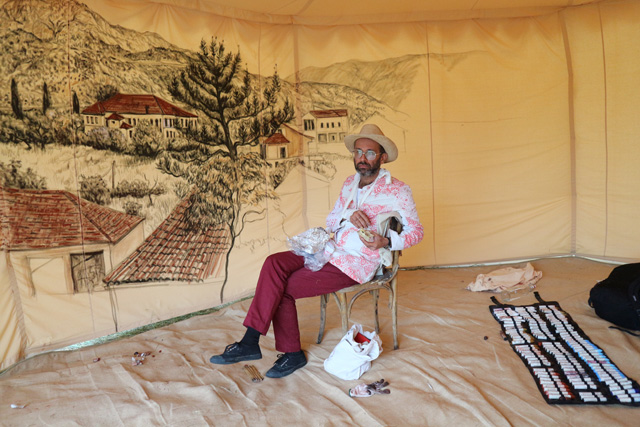 Nikhil Chopra. Drawing a Line through Landscape, 2017. Commissioned by documenta 14. Costume Design Loise Braganza. Photography Madhavi Gore. Image courtesy the artist, Chatterjee & Lal, Mumbai and GALLERIA CONTINUA, San Gimignano / Les Moulins / Beijing / Havana.