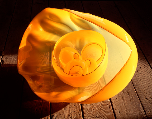 Dale Chihuly. Chrysanthemum Basket Set with Carbon Lip Wraps, 1993. © Chihuly Studio.