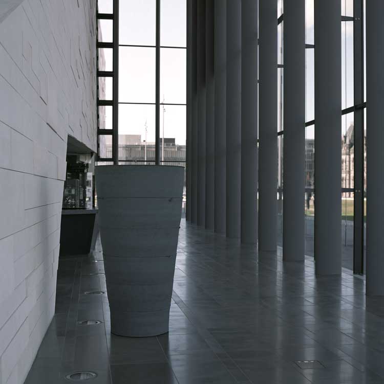Julian Stair. Monumental Jar V, 2018. Ceramic.