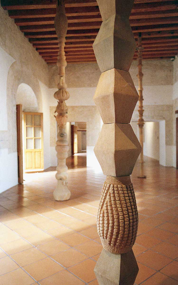 Mariana Castillo Deball, Who will measure the space, who will tell me the time?, 2015. Low temperature fired clay from Atzompa. Installation view at Museo de Arte Contemporáneo de Oaxaca, 2015. In collaboration with Taller Coatlicue & Colectivo 1050°, Oaxaca. Photo: Manuel Raeder.