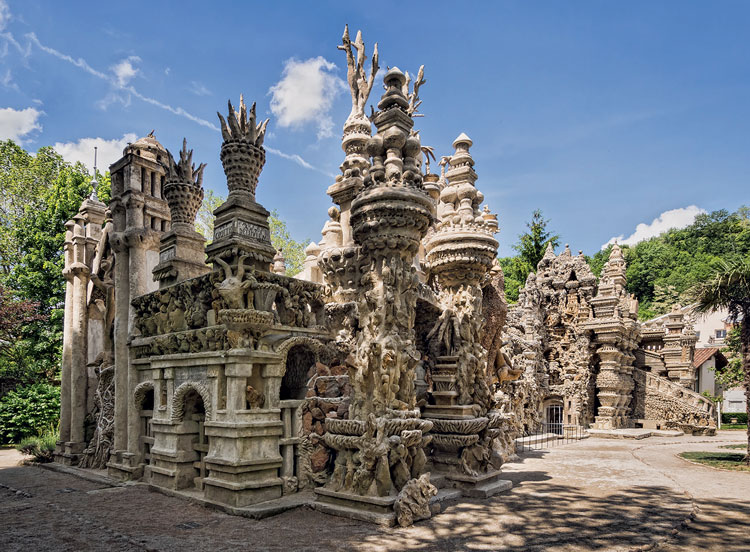 Ferdinand Cheval, Le Palais Idéal, 1879–1912. Wire, cement, stones,
fossils and shells, 10 x 14 x 26 m (32 x 45 x 85 ft). Photo: Thierry
Ollivier.