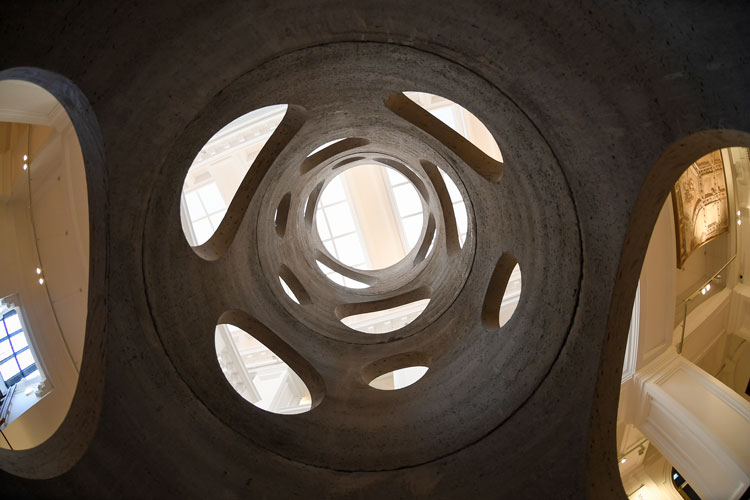 Alexandre da Cunha, Figurehead II, 2020. Concrete, 600 x 180 x 180 cm (236 1/4 x 70 7/8 x 70 7/8 in).  © Alexandre da Cunha. Courtesy the artist, The Box, Plymouth, and Thomas Dane Gallery. Image by Finnbarr Webster/Getty, courtesy of The Box, Plymouth.