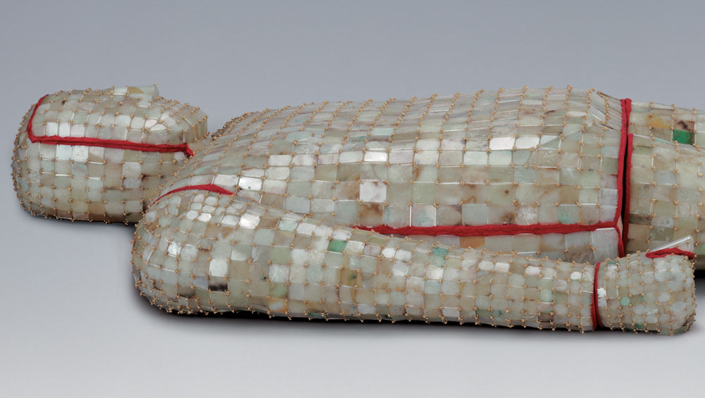 Jade burial suit with gold thread, Western Han (206 BCE – 8 CE), L 176 cm (69 5/16 in), W (shoulder) 68 cm (26 13/16 in); 4,248 pieces of jade, 1,576 g (about 55.6 oz) of gold thread, excavated in 1994–95 from the King of Chu’s tomb at Shizishan. Collection of the Xuzhou Museum. 金缕玉衣,西汉,长176、肩宽68厘米,玉片4248片、金缕1576克,1994–1995年狮子山楚王墓出土,徐州博物馆藏