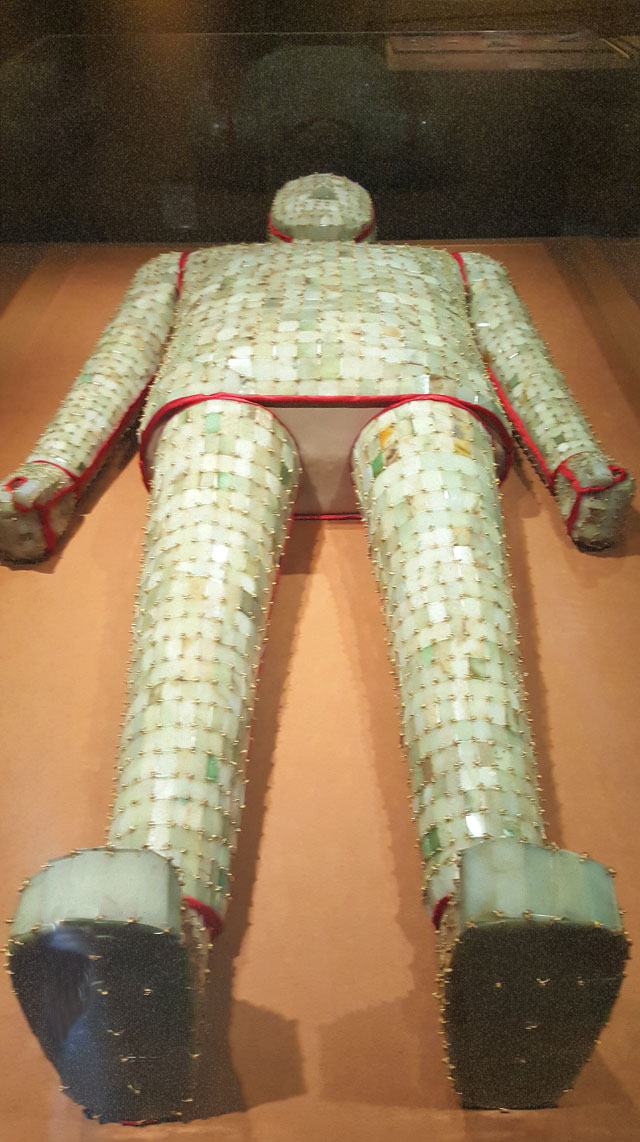 Jade burial suit with gold thread, Western Han (206 BCE – 8 CE), L 176 cm (69 5/16 in), W (shoulder) 68 cm (26 13/16 in); 4,248 pieces of jade, 1,576 g (about 55.6 oz) of gold thread, excavated in 1994–95 from the King of Chu’s tomb at Shizishan. Collection of the Xuzhou Museum. 金缕玉衣,西汉,长176、肩宽68厘米,玉片4248片、金缕1576克,1994–1995年狮子山楚王墓出土,徐州博物馆藏