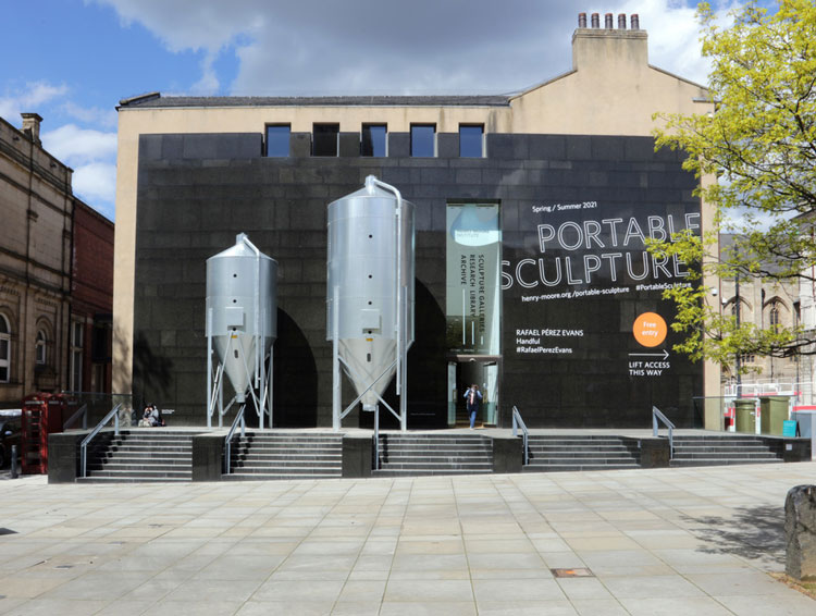 Rafael Pérez Evans: Handful. Installation view, Henry Moore Institute, Leeds, 2021. Photo courtesy of Jerry Hardman-Jones, The Henry Moore Institute 2021.