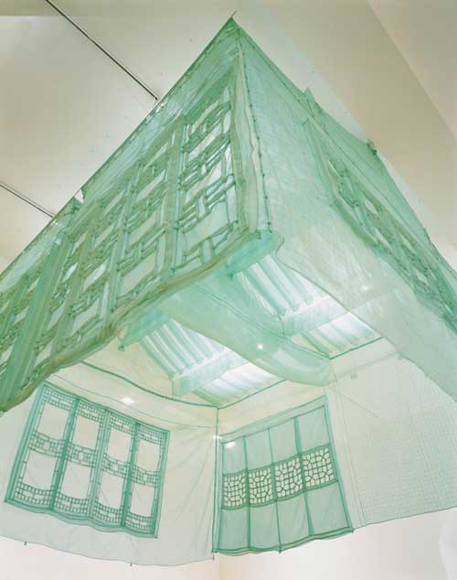 Suh Do-Ho, Seoul Home/LA Home/New York Home/Baltimore Home/London
Home/Seattle Home, 1999. Silk 378.5 x 609.6 x 609.6 cm. Collection
of Museum of Contemporary Art, Los Angeles. Purchased with funds provided
by an anonymous donor and a gift of the artist. Courtesy: Lehmann Maupin
Gallery, New York. Installation view at PS1 Contemporary Art Centre, New
York. Photo: Frank Ouderman