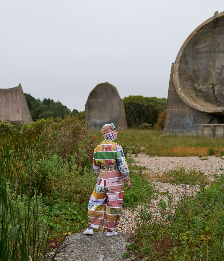 Hanna Tuulikki, Love (Warbler Remix). Folkestone Triennial, 2025. Photo: Lia Toby/PA Media Assignments.