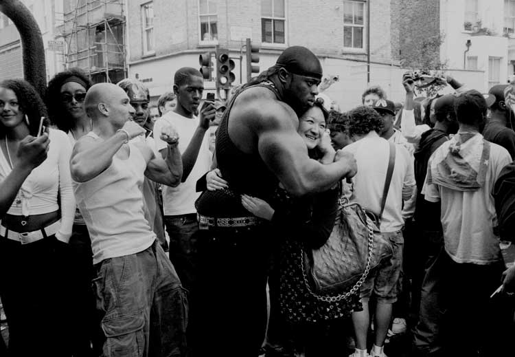 Pogus Caesar, See Oat, London, 2008. Series Schwarz Flaneur, started in 1983. Black-and-white photograph, 35mm. 34 x 44 cm Courtesy of the artist and OOM Gallery Archive.