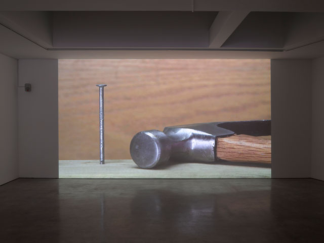 Ceal Floyer. Hammer and Nail, 2018. Video projection with audio,
dimensions variable. © Ceal Floyer. Courtesy Lisson Gallery.