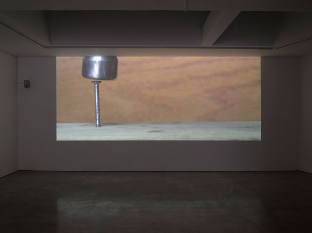 Ceal Floyer. Hammer and Nail, 2018. Video projection with audio,
dimensions variable. © Ceal Floyer. Courtesy Lisson Gallery.