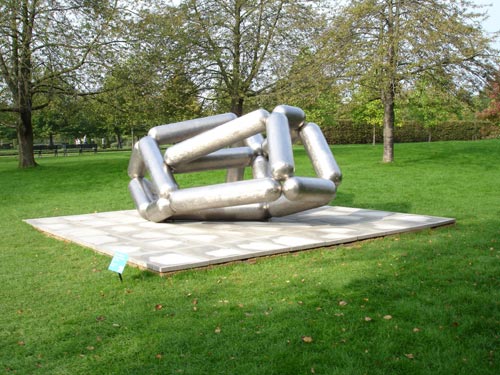 Richard Deacon 'Masters': Masters of the Universe: Screen Version, 2005. Copyright Linda Nylind, courtesy Frieze Art Fair.