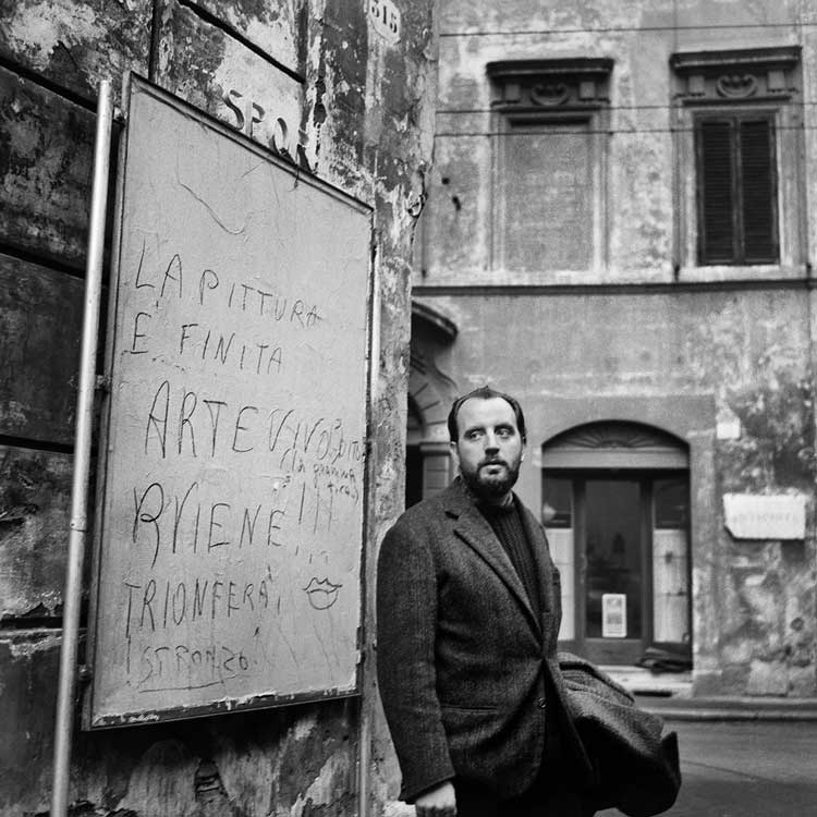 Alberto Greco during a live event in Rome, 1962. Photograph by Claudio Abate. Collection / Archive Galería del Infinito © Archivio Claudio Abate. © Photo Claudio Abate. © Courtesy of Alberto Greco's estate.