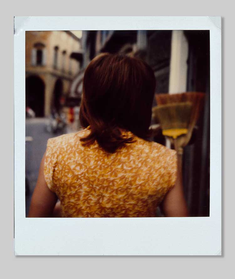 Luigi Ghirri, Modena, 1980, Serie. Polaroid, 8 x 8 cm. © Courtesy Thomas Dane Gallery, London and Naples.