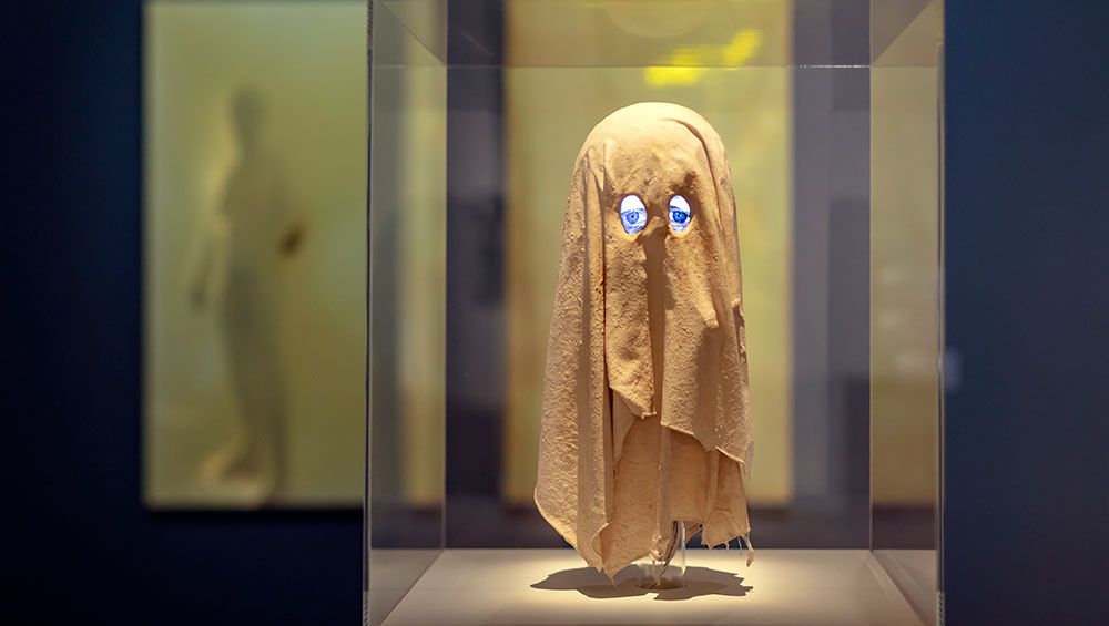 Paul Benney, The Tenant, 2012. © Private Collection, London; Tony Oursler, Fantasmino, 2017, Collection of Tony Oursler. Photo: Julian Salinas.