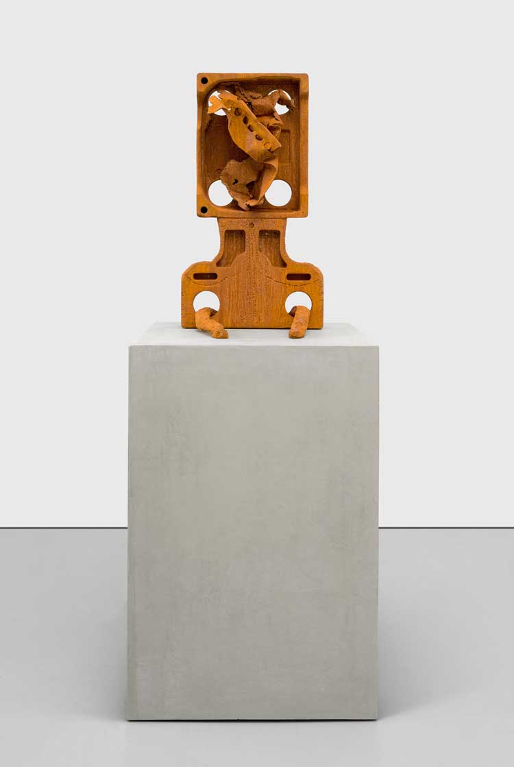 Huma Bhabha. Lodger, 2024. Cast iron and concrete pedestal, 65 x 24 x 24 in (165.1 x 61 x 61 cm). Photo: Kerry McFate. Courtesy of the artist and David Zwirner Gallery.