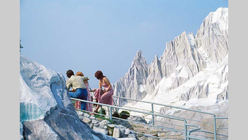 Luigi Ghirri. Rimini, 1977. Lambda print, new print (2022). Courtesy Estate of Luigi Ghirri. © Estate of Luigi Ghirri.